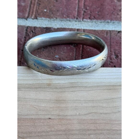 Sterling Silver Hinged Bracelet Engraved Leaf Pattern 7 1/4 Inches Vintage - Picture 2 of 7